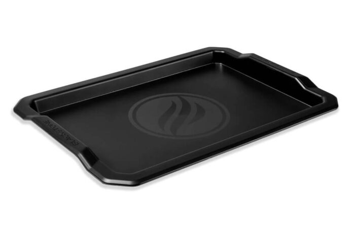 black pan